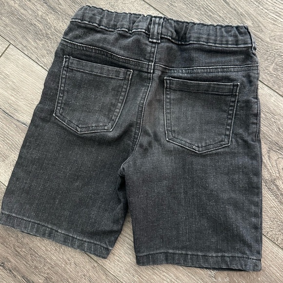 Boys Short jeans dark gray-can fit boys from 5 to 8 years old barely used - Picture 2 of 4